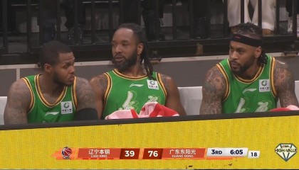 有谁注意到，昨晚比赛中，杨鸣的表情举动，都在发出无声的抗议啊